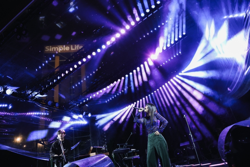 4白安登上簡單生活節微風舞台 以電子音樂帶領大家進入星期八世界.jpg