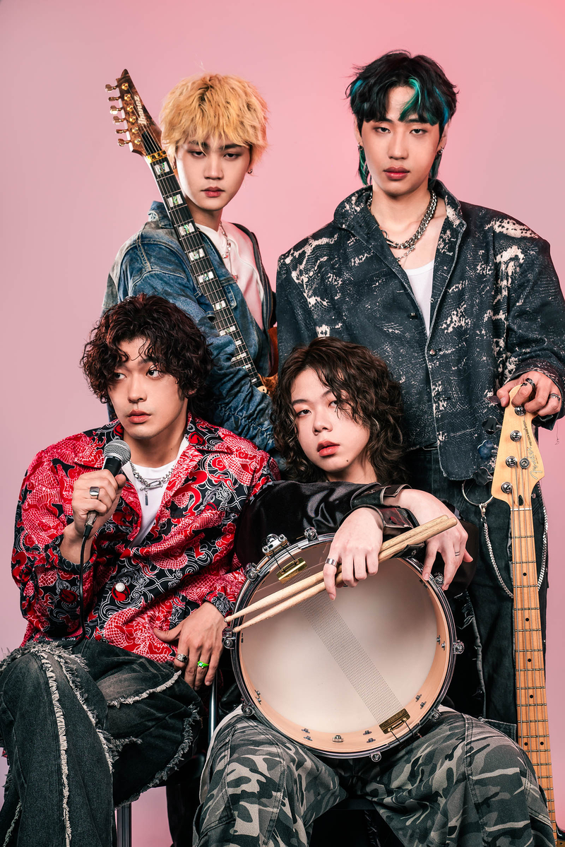 前左主唱 FAMA.前右鼓手魏大寶,後左吉他手_詞曲創作_團長小葵,bass手漢堡.jpg