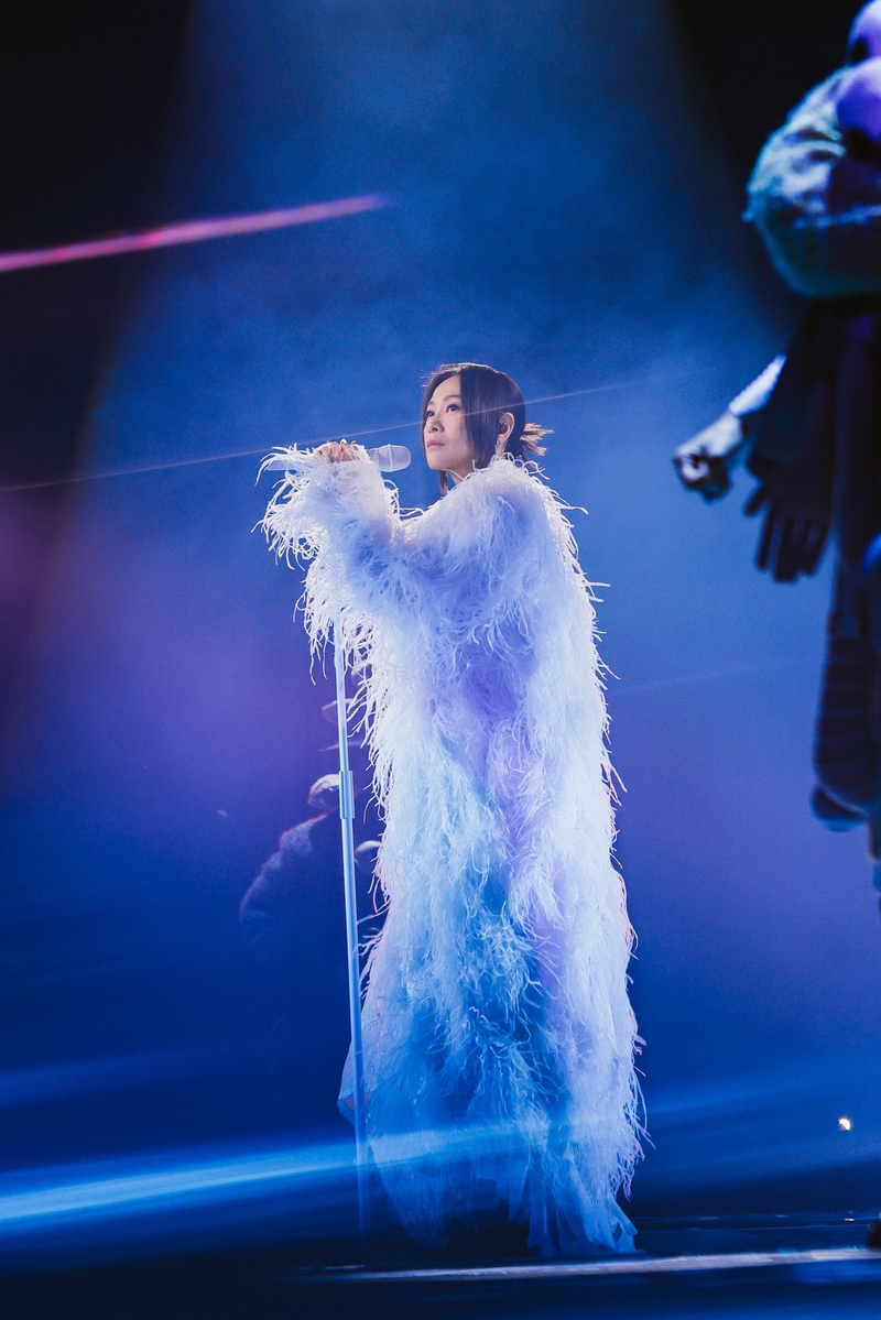 4劉若英身穿「飛行羽翼」裝，女王般氣勢登場.jpg