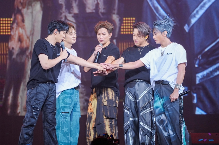 2Energy與全場一起加油 約定下次再見.jpg