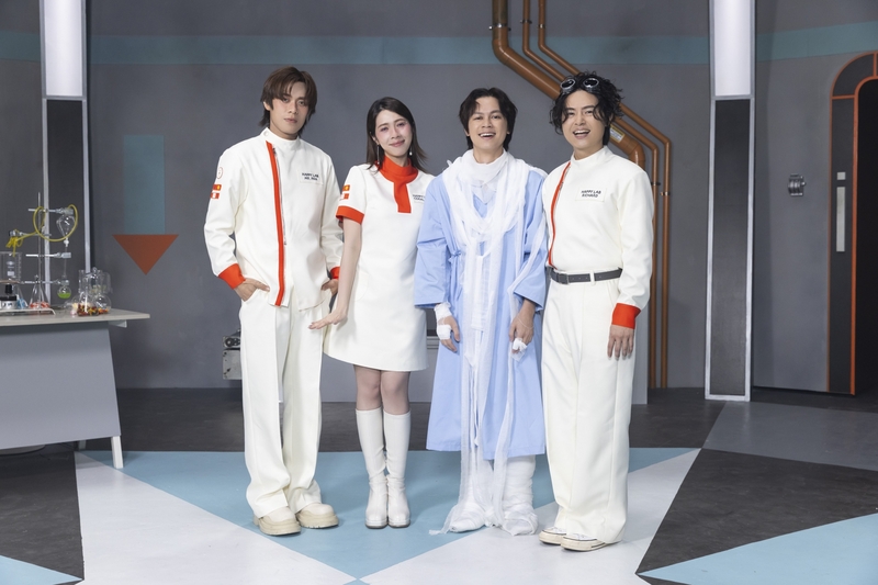 圖02：忍笑大挑戰！告五人拍MV全程面無表情、挑戰不笑演技 讚HowHow：冷面笑匠前輩。（相信音樂提供）.jpg