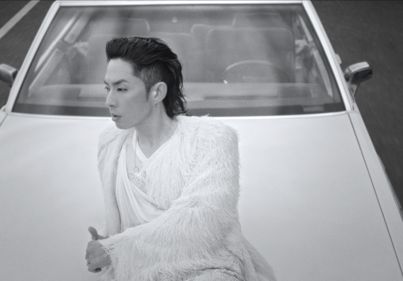 3〈Ur The Reason〉MV以黑白純色展現最純粹的愛.jpg