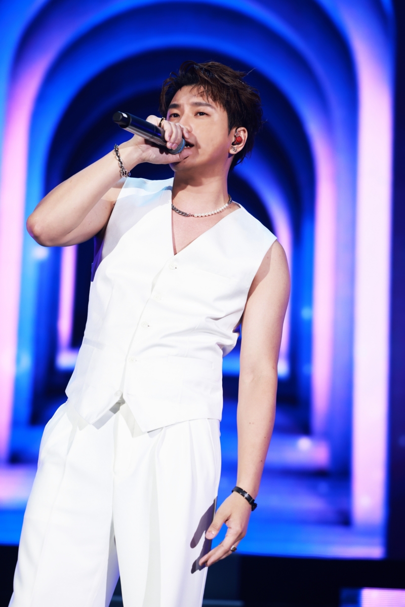 10蕭景鴻（阿弟）帶來獨唱版〈某年某月某一天〉 加碼福利秀精壯手臂.JPG