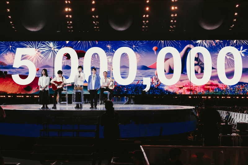 13五月天演唱會捐出500萬港幣獻給香港本地需要幫助的所有小朋友,和你們一起,讓世界變得更好.jpg