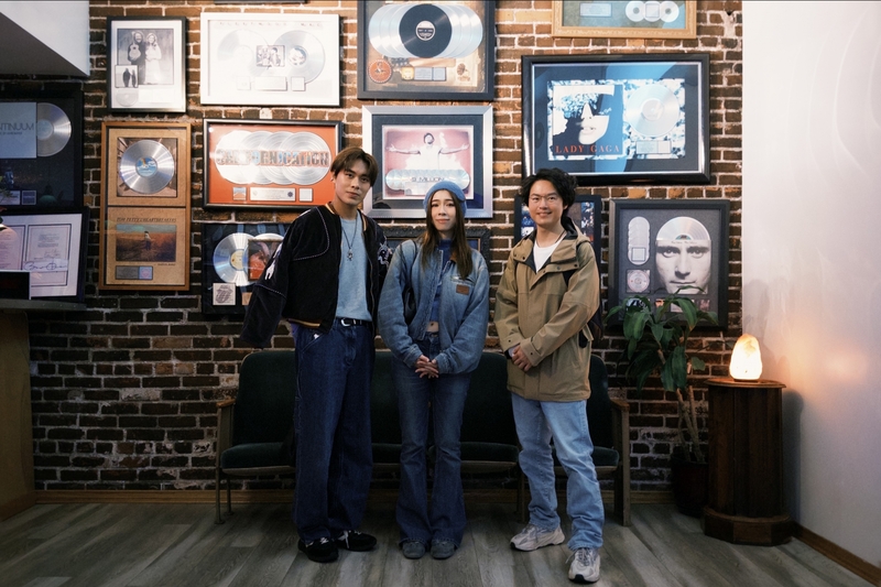 圖08：告五人把握空檔朝聖洛杉磯的傳奇錄音室 Village Studios。（相信音樂提供）.jpg