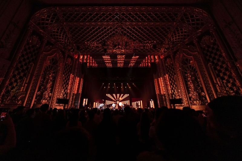 圖04：告五人到洛杉磯以裝飾藝術風格著名的Saban Theatre 盛大開唱。（相信音樂提供）.jpg