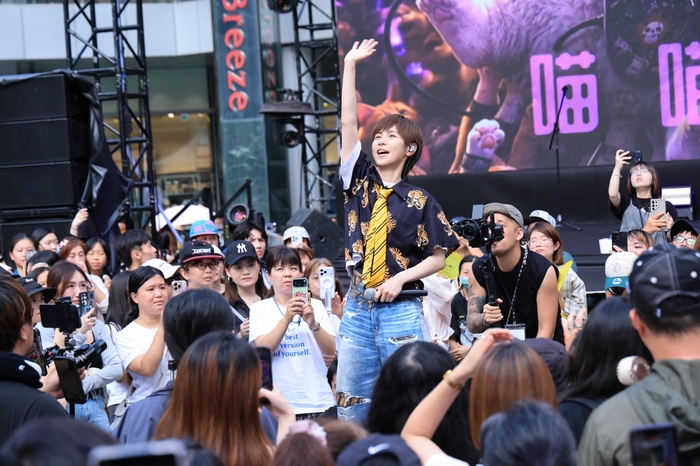 10小魏魏嘉瑩帶來多首歌曲炒熱現場氣氛.jpg
