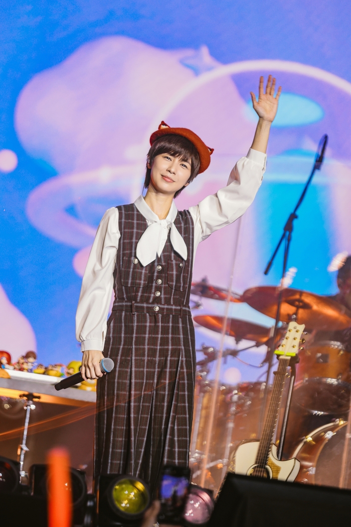 2小魏魏嘉瑩《我要把眼淚當汽水》香港最終場演出.jpg