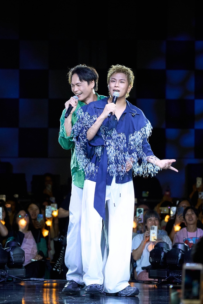 4蕭景鴻演唱會變黃鐙輝主場 「南港劉德華」登台放飛吻:演出費包紅包給我!.jpg