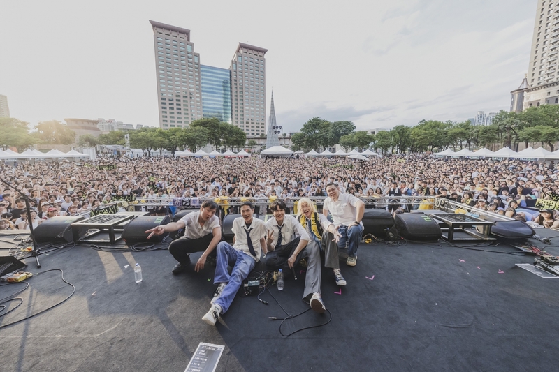 圖02：方Q一頭金髮變身「金Q」　高校音樂祭穿制服重返青春。（當大人高校祭提供）.jpg