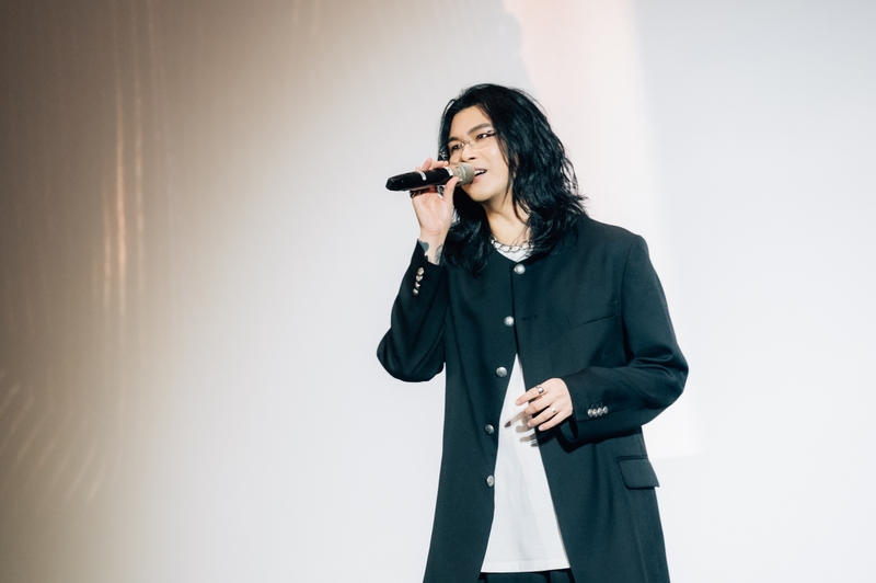 圖04：麋先生聖皓現場「考」歌迷接唱〈鹹酸苦汫〉。（相信音樂提供） .jpg