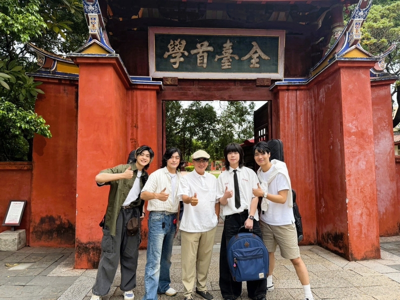 圖04:帕拉斯帶領旅人探索台南白晝景點。(迷音樂提供).jpg