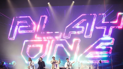 宇宙人 ft. 五月天 阿信 - [ 陪我玩 ] Live