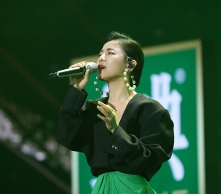 丁噹盛裝返場「巔峰歌會」 金嗓開唱〈也許明天〉完美演繹