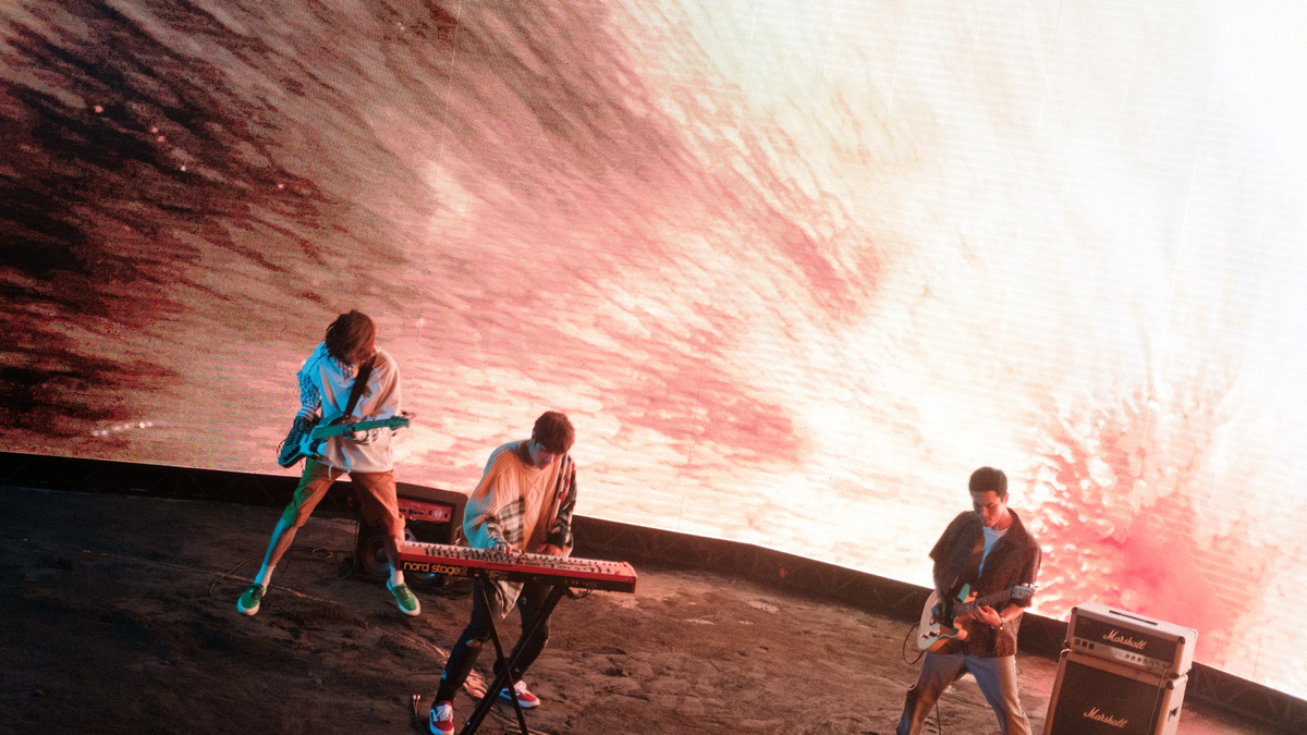 宇宙人首次登陸台北小巨蛋 同名主題曲〈你的宇宙〉MV狂做10版本！