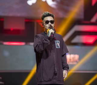 蕭秉治擔任傳說對決夏季冠軍賽開場嘉賓「痛快」演出