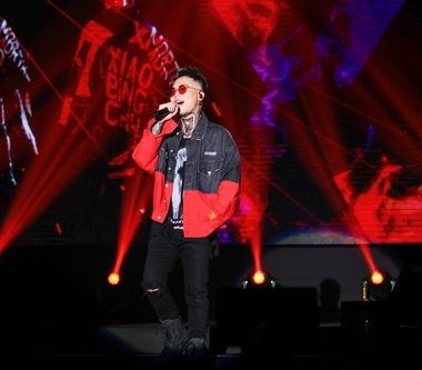 蕭秉治「凡人」高雄場歌迷應援製造滿天星空 專屬螢光棒為歌曲畫上閃耀色彩