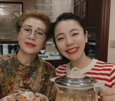 丁噹防疫秀廚藝　居家日記首播化身「俏廚娘」