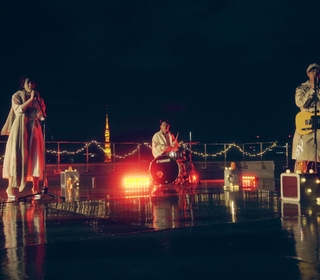 浪漫破表！告五人耶誕登東京天台 直播高唱〈帶我去找夜生活〉