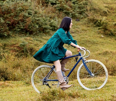 白安〈所愛之初〉傳達愛的原點  絕美秘境騎公路車