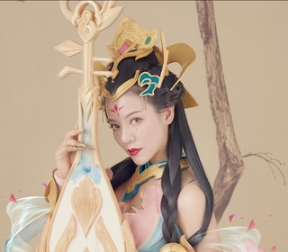 丁噹情人節禮物性感扮古裝 難忘曾收999朵玫瑰「重到搬不動」