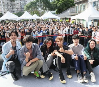 麋先生簽票會陳零九現身合唱送上大「賣」花  三場巡迴簽票會吸引滿滿歌迷！