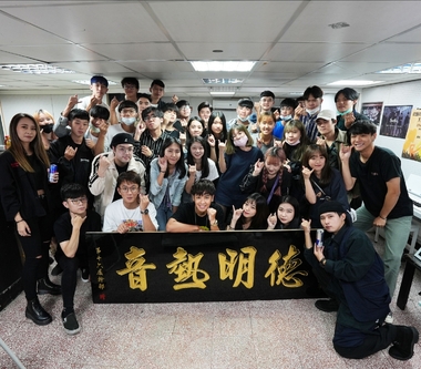 鼓鼓呂思緯鼓技了得備受讚賞 與熱音社學生PK秀鼓技分享音樂夢 ！