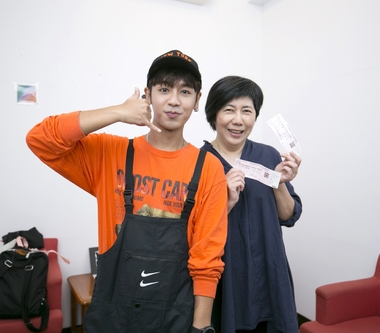 鼓鼓呂思緯受邀回國中母校開唱 邀請恩師看演唱會見證成長！