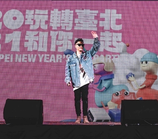 台北跨年點燈起跑 「跨年救星」蕭秉治玩將轉經典歌曲將攜50人大陣仗演出！