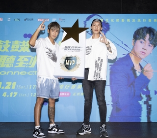 鼓鼓呂思緯聽到請回答演唱會前進高流 頑童MJ116小春送音樂MVP預祝成功！