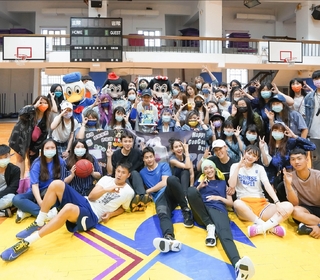 鼓鼓呂思緯生日好幸福 重溫兒時迪士尼回憶 50位歌迷與Bluering密謀獻驚喜！