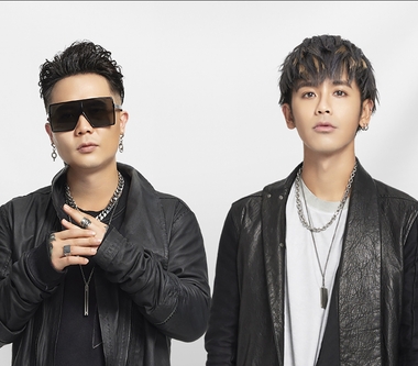 是兄弟也是戰友！鼓鼓呂思緯、蕭秉治大PK 首次合體代言手遊《戰神風暴》