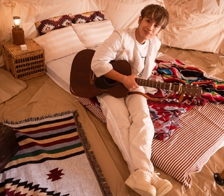 鼓鼓呂思緯、宇宙人小玉共同填詞打造電影插曲 男主角蔡凡熙驚喜探班！