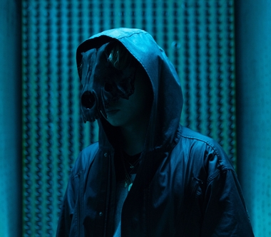 蕭秉治從「凡人」脫胎蛻變《狂人》 戴上「犬之王骸骨」面具獻上〈WILD〉