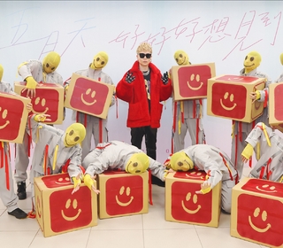 蕭秉治率10位舞者登五月天跨年開場嘉賓　紅衣小丑造型飆唱〈WILD〉