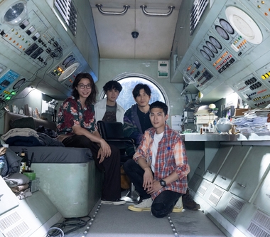 宇宙人〈我還繞著你在旋轉〉MV媲美重磅科幻片  邀金馬影帝莫子儀助陣