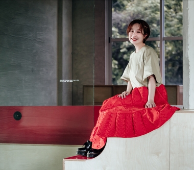 五月天瑪莎上演「濕背秀」 攜林以樂製作〈地板內早餐〉挑戰無限玩心