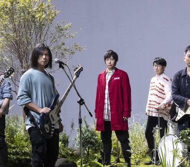 陪你唱到撐拐杖還拿螢光棒  五月天新歌〈你的神曲〉陪你迎接2023