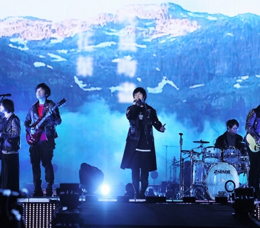 五月天「諾亞方舟10週年進化復刻限定版演唱會」G.E.M.鄧紫棋雲端登船獻耶誕驚喜
