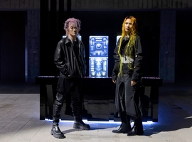 Tizzy Bac 納骨塔拍〈Human Error〉MV「透心涼」《從地心竄出》巡迴演唱會2/11開跑