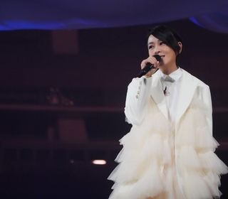 劉若英睽違七年重歸上海 「白色梔子花」新造型首亮相 網友直呼「太美了」！