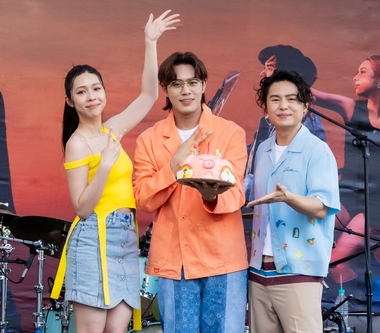 告五人犬青、哲謙簽唱會藏驚喜「告五豬」蛋糕　揪上千歌迷為雲安慶生