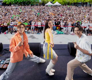 告五人魅力跨世代！台北簽唱會人潮爆滿 歌迷抱病分享險惹哭犬青