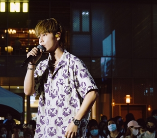 鼓鼓呂思緯簽唱會遇大雨宛如復刻MV 感謝各地歌迷不畏風雨力挺