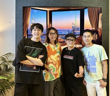 宇宙人快閃東京驚喜現身簽名會　趁空見神級創作才子「網友」