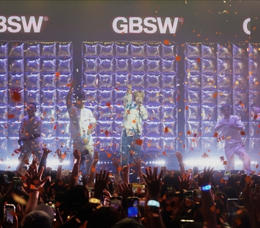 鼓鼓呂思緯《GBSW》巡演 高雄解鎖首唱〈消失的Homies〉 歌迷獻上最美玫瑰花海！