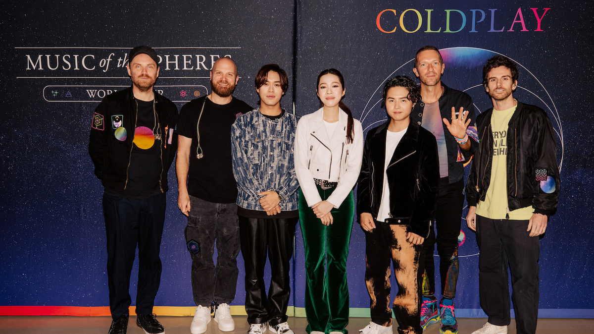 超人氣樂團告五人擔任Coldplay開場嘉賓　攜宜蘭家鄉特產威士忌及本土鳳梨酥伴手禮贈Coldplay