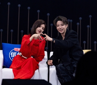 蘇慧倫感動淚灑《我們的歌》舞台〈被動〉掀回憶殺 與好戰友Amber劉逸雲交換禮物展情誼