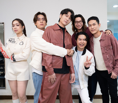 金曲樂團槓上超人氣天團競爆爭寵！？ 告五人、宇宙人紅白合體意外冒「粉紅泡泡」