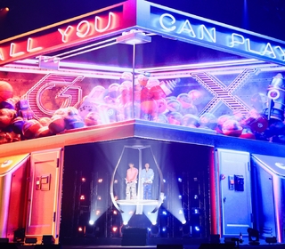 GX《大玩一票》水陸空全包暢「玩」一整晚！巨大裸視3D夾娃娃機、扭蛋機搬進高流